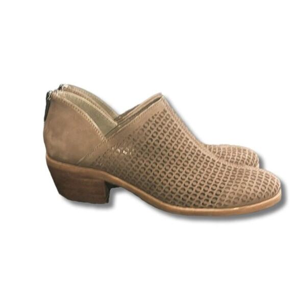Vince Camuto Paleta Boot Booite w/ back closure and perforated upper. Size 6.5 M - Picture 6 of 10